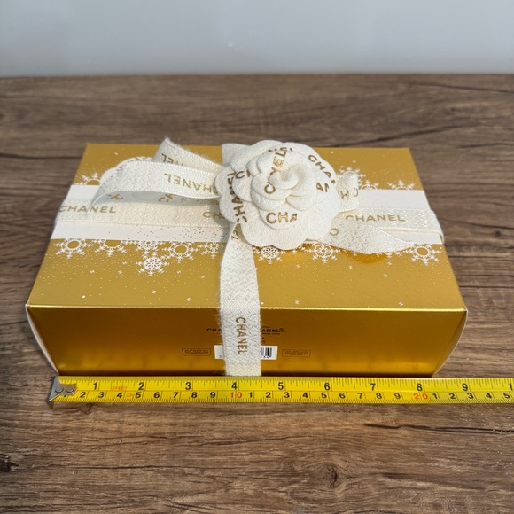 Chanel limited edition holiday gift set - Picture 4 of 8